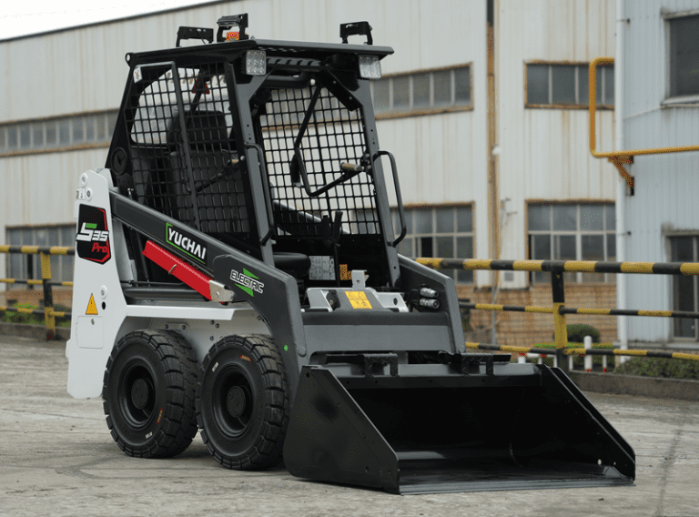 Yuchai S35 Skid Steer as viewed from front left side, with loader lowered to the ground.